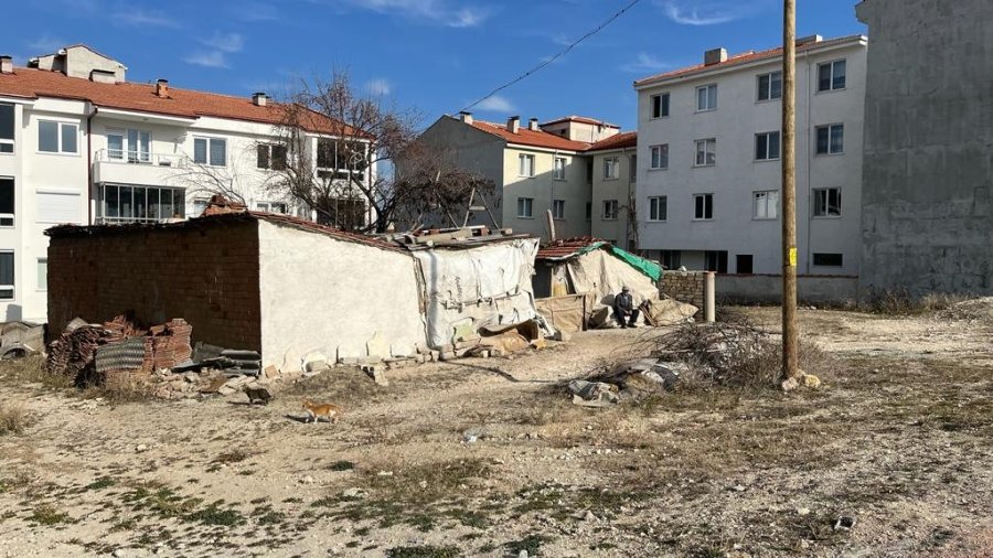 Metruk Ev Mahalleliyi Tedirgin Ediyor