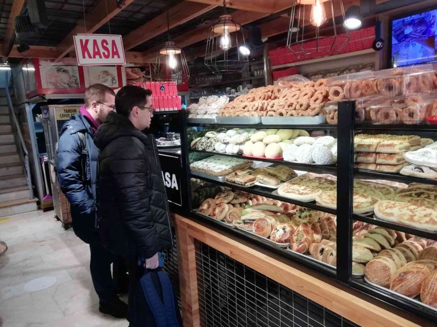 Kandil Simidi Tezgahlardaki Yerini Aldı