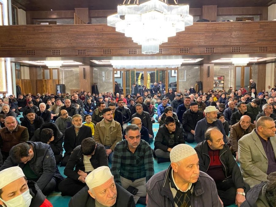 Kayseri’de Regaip Kandili’nde Camiler Doldu