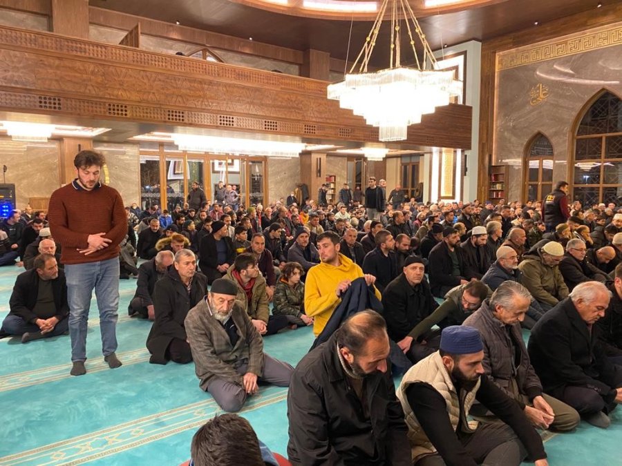 Kayseri’de Regaip Kandili’nde Camiler Doldu