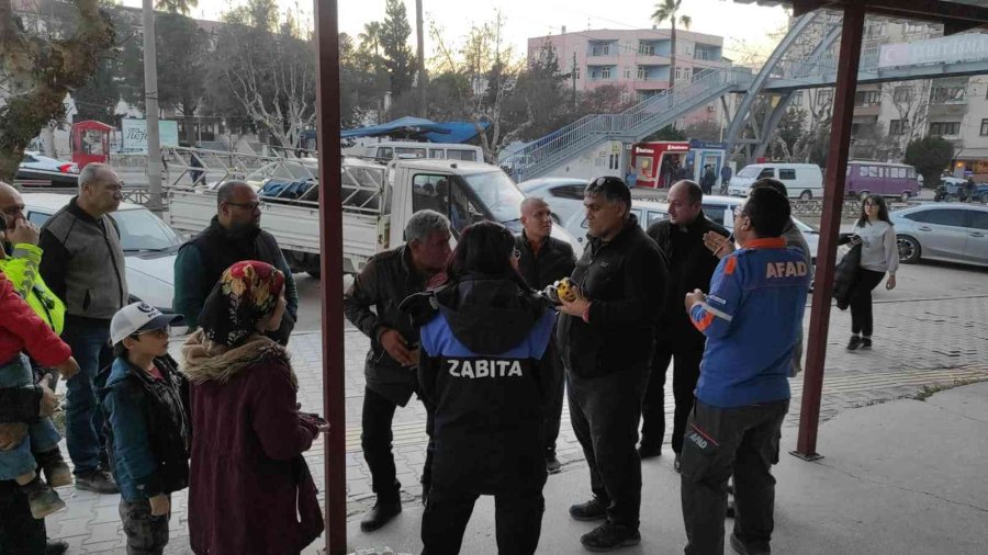 Evlere Kadar Giren Koku Mahalleliyi Tedirgin Etti