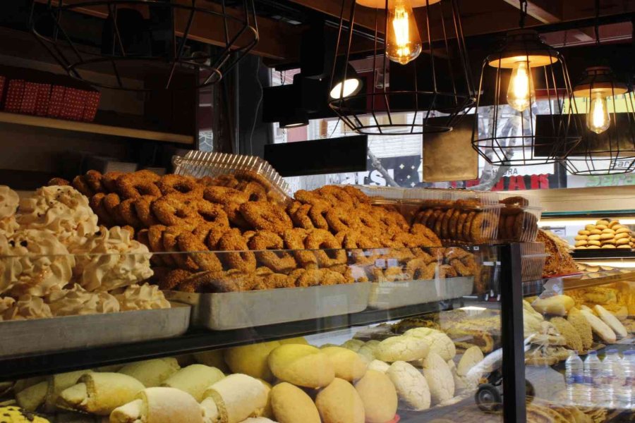 Kandil Simidi Tezgahlardaki Yerini Aldı