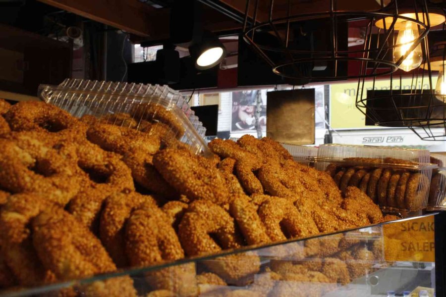 Kandil Simidi Tezgahlardaki Yerini Aldı