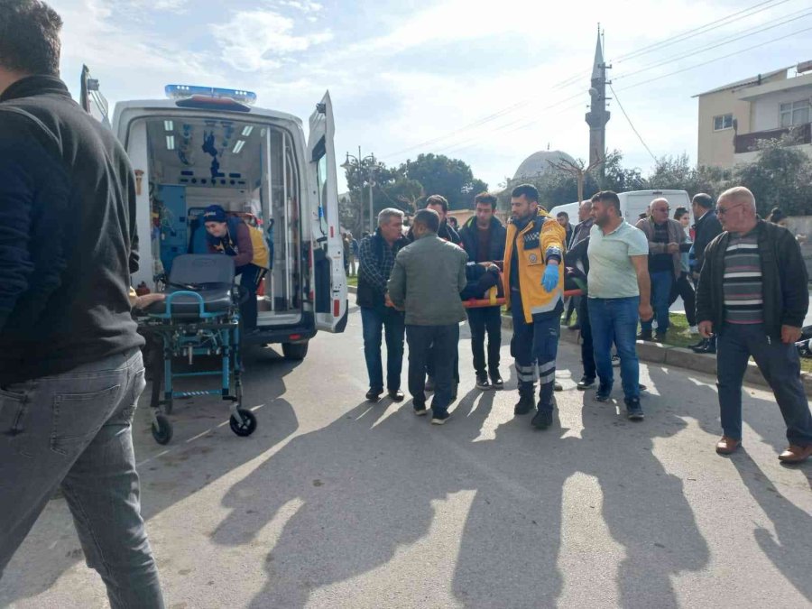 Aniden Hareket Eden Minibüs Motosiklete Çarptı