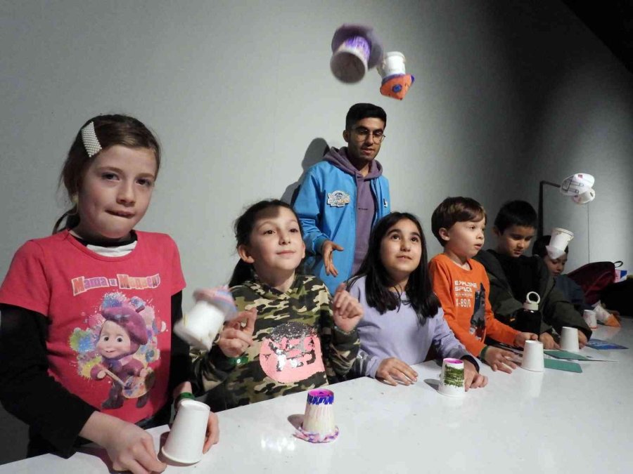 Bilim Merkezinde Dolu Dolu Ara Tatil