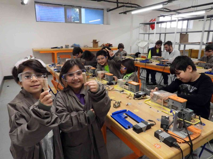 Bilim Merkezinde Dolu Dolu Ara Tatil