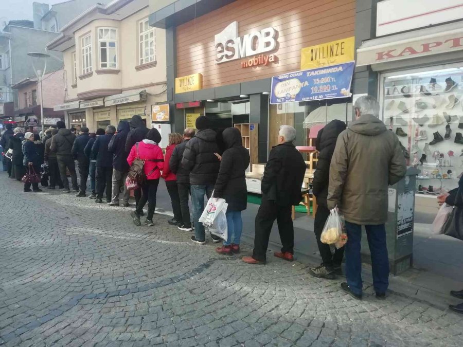 Soğuk Havalar Helva Sevgisini Engellemedi