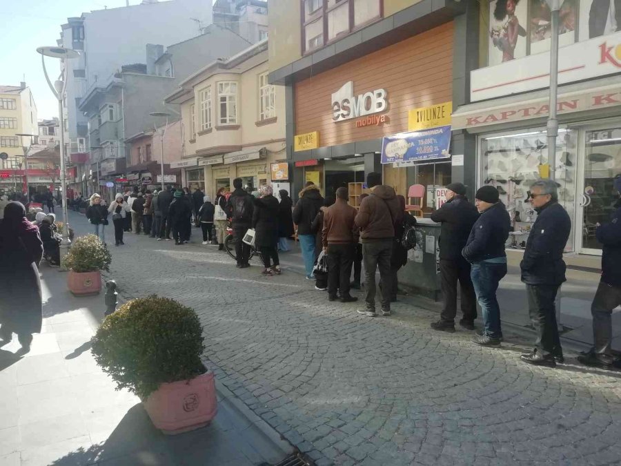 Soğuk Havalar Helva Sevgisini Engellemedi