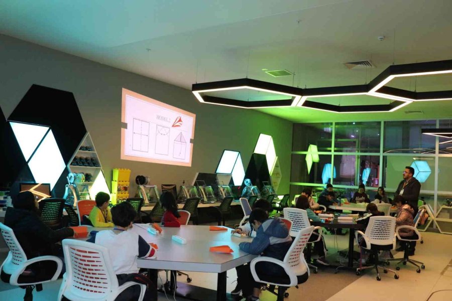 Çocuklar, Büyükşehir’in Kış Bilim Kampı İle Hem Bilgileniyor Hem De Eğleniyor