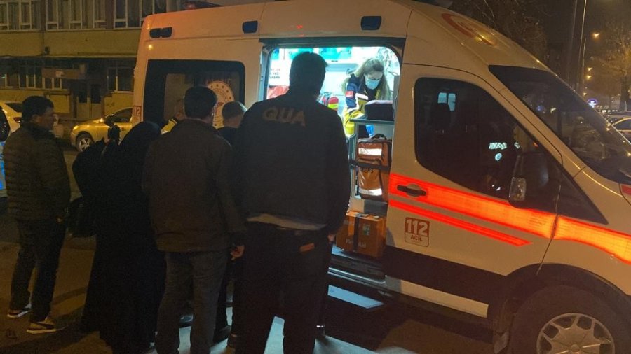 Otomobiller Çarpıştı: 2 Yaralı