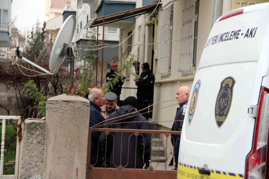 İlaç Almak İçin Çıktığı Evine Giremedi