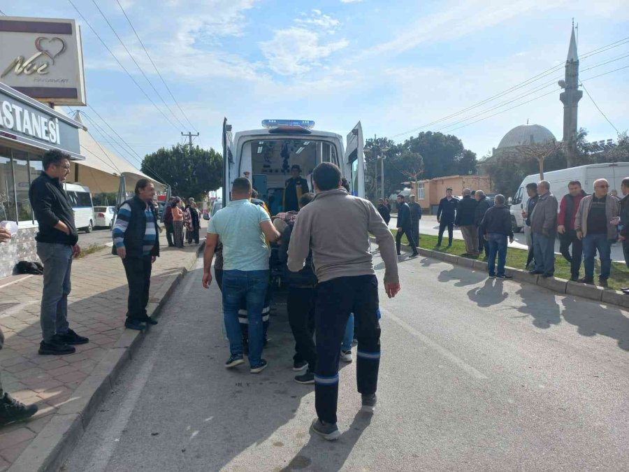 Aniden Hareket Eden Minibüs Motosiklete Çarptı