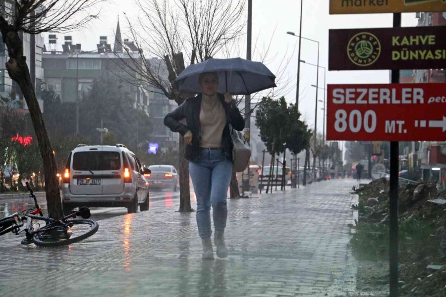 Antalya’da Sağanak Ve Fırtına Etkisini Artırdı