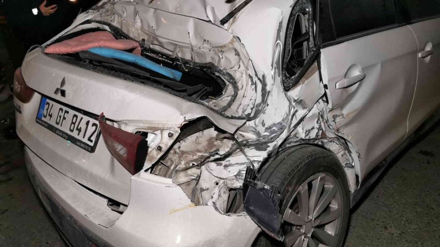 Kalp Krizi Geçiren Eniştesini Hastaneye Götürürken Kaza Yaptı: 3 Yaralı