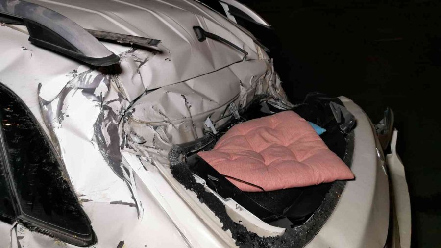 Kalp Krizi Geçiren Eniştesini Hastaneye Götürürken Kaza Yaptı: 3 Yaralı