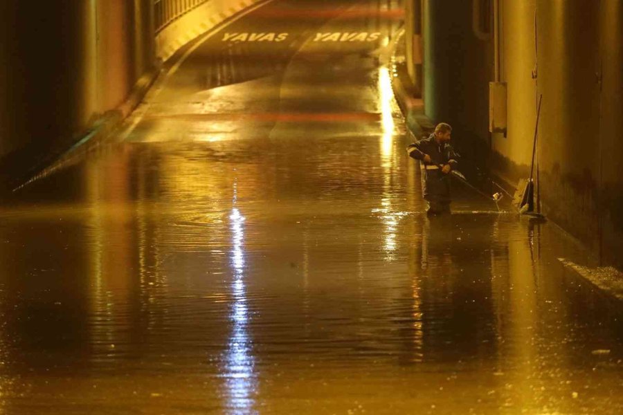 Büyükşehir, Fırtınada 136 Vakaya Müdahale Etti