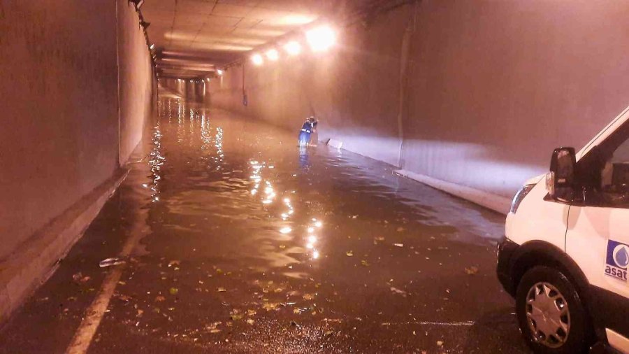 Büyükşehir, Fırtınada 136 Vakaya Müdahale Etti