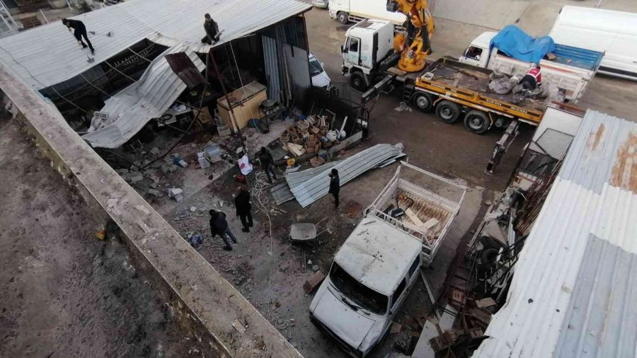 Güvercin Kafeslerini Vuran Fırtınanın Hasarı Sabah Ortaya Çıktı