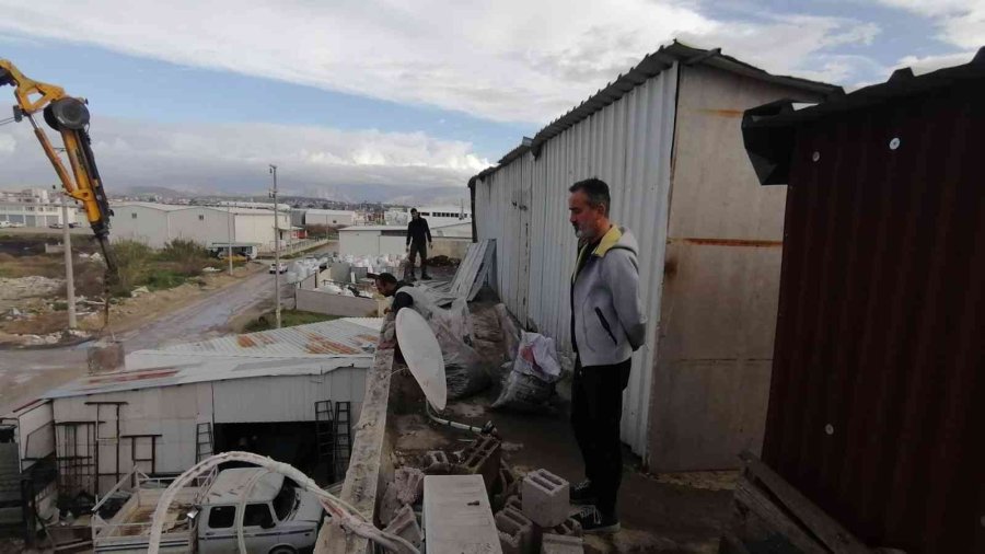 Güvercin Kafeslerini Vuran Fırtınanın Hasarı Sabah Ortaya Çıktı