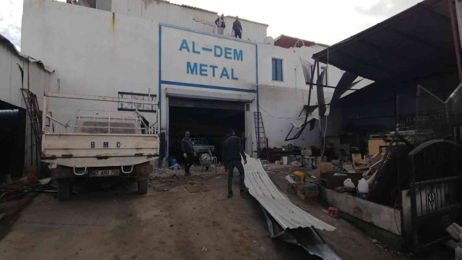 Güvercin Kafeslerini Vuran Fırtınanın Hasarı Sabah Ortaya Çıktı