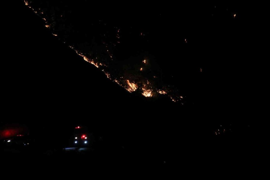 Alanya’daki Orman Yangınına Yakın Yerleşim Yeri Boşaltıldı