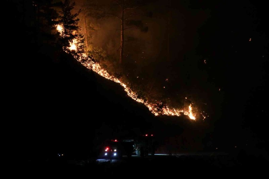 Alanya’daki Orman Yangınına Yakın Yerleşim Yeri Boşaltıldı