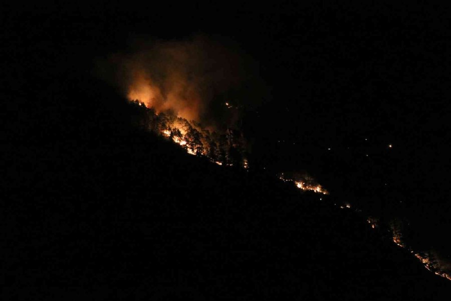 Alanya’daki Orman Yangınına Yakın Yerleşim Yeri Boşaltıldı