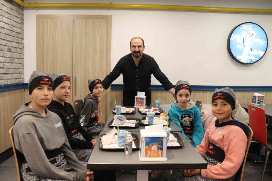 Minik Şefler Bone Ve Önlüklerini Giyip Dürümlerini Kendileri Hazırladı