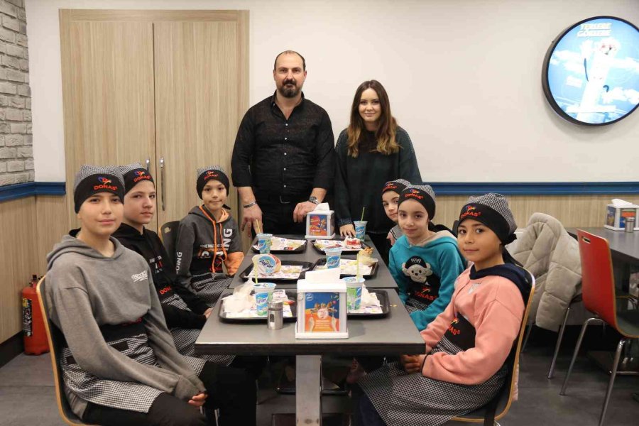 Minik Şefler Bone Ve Önlüklerini Giyip Dürümlerini Kendileri Hazırladı