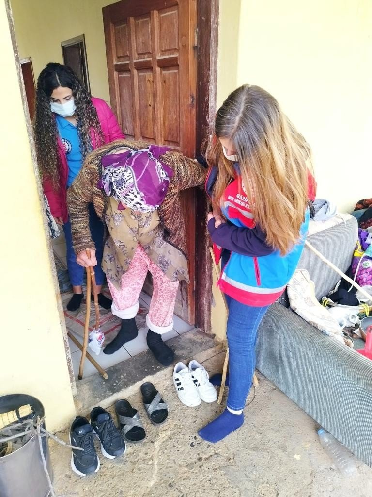 Gazipaşa’da Vefa Ekibi, İhtiyaç Sahiplerini Yalnız Bırakmıyor