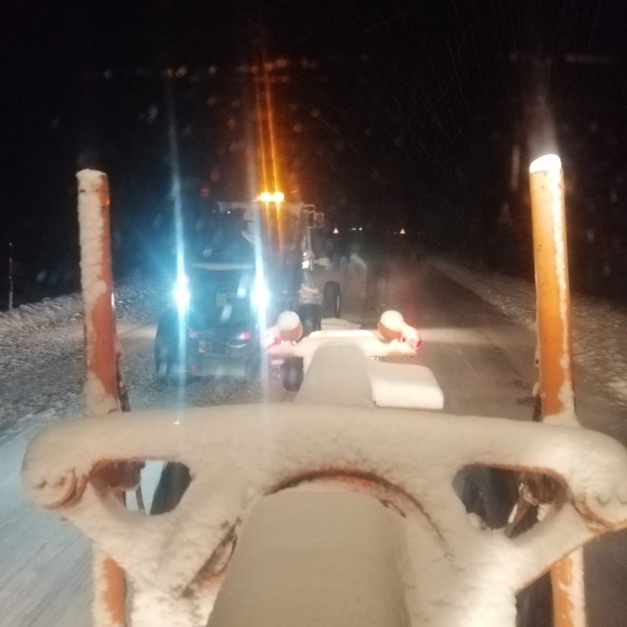 Antalya-konya Karayolunda Kar Kalınlığı 20 Santime Ulaştı, Araçlar Yolda Kaldı