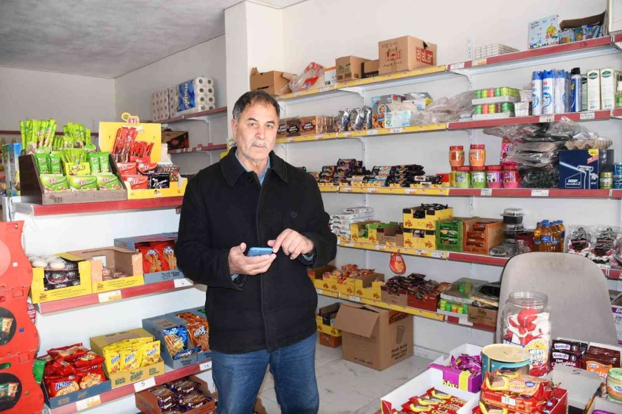 Önce Kasasını Soydu, Sonra Çaldığı Parayla Alışveriş Yaptı