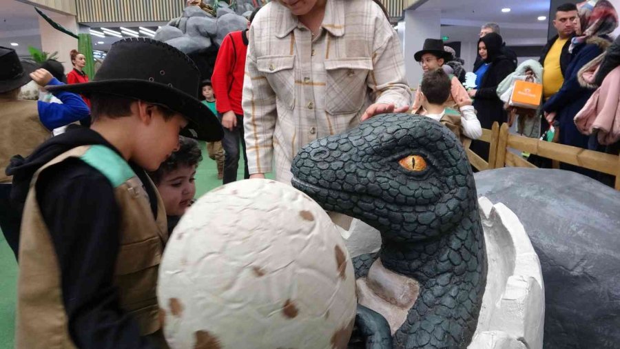 Kumsmall’da Çocuklar Doyasıya Eğlendi, Büyükler Alışveriş Yaptı