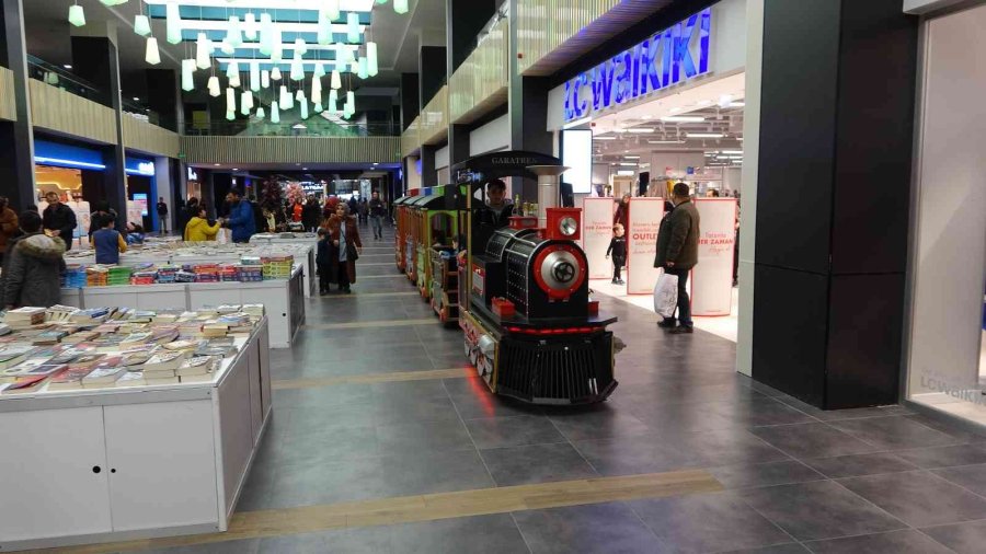 Kumsmall’da Çocuklar Doyasıya Eğlendi, Büyükler Alışveriş Yaptı