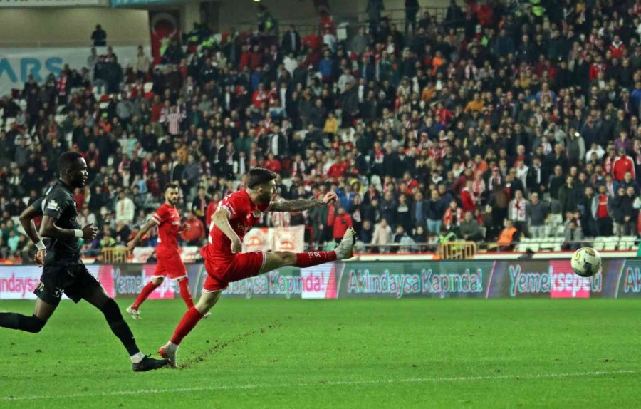 Spor Toto Süper Lig: Fta Antalyaspor: 1 - Ümraniyespor: 1 (ilk Yarı)