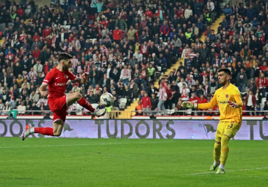 Spor Toto Süper Lig: Fta Antalyaspor: 1 - Ümraniyespor: 1 (ilk Yarı)