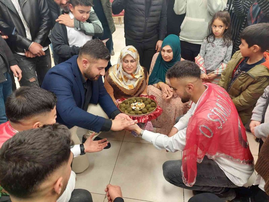 Tomarzalı Gençler Kına Yakılarak Askere Gönderildi