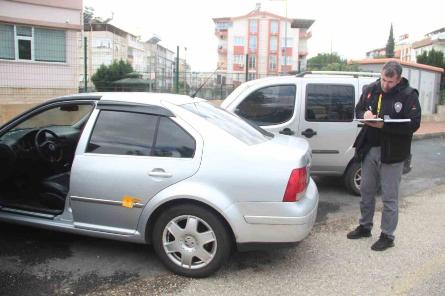 Silahlı Kavgada Mermiler İki Otomobile İsabet Etti