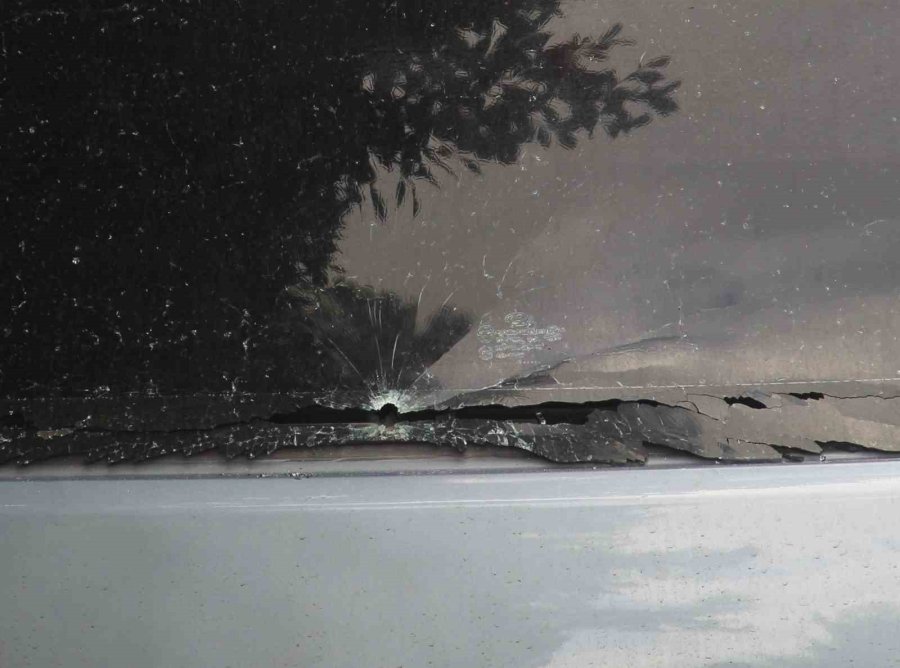 Silahlı Kavgada Mermiler İki Otomobile İsabet Etti