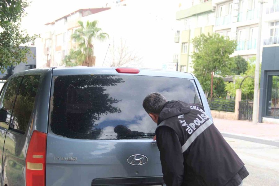 Silahlı Kavgada Mermiler İki Otomobile İsabet Etti