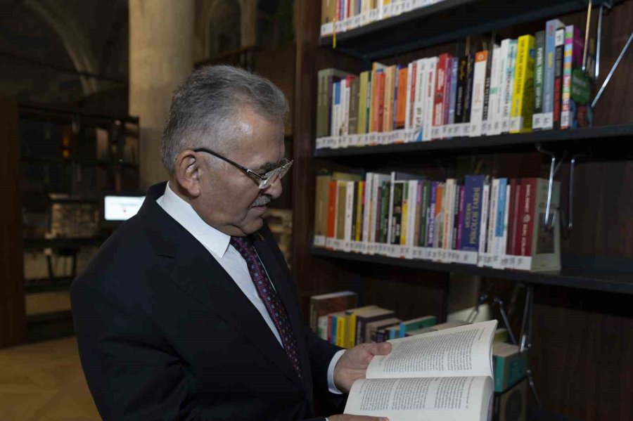 Büyükkılıç’ın Kültür Ve Edebiyata Kitap Sayısı 40’ı Aştı