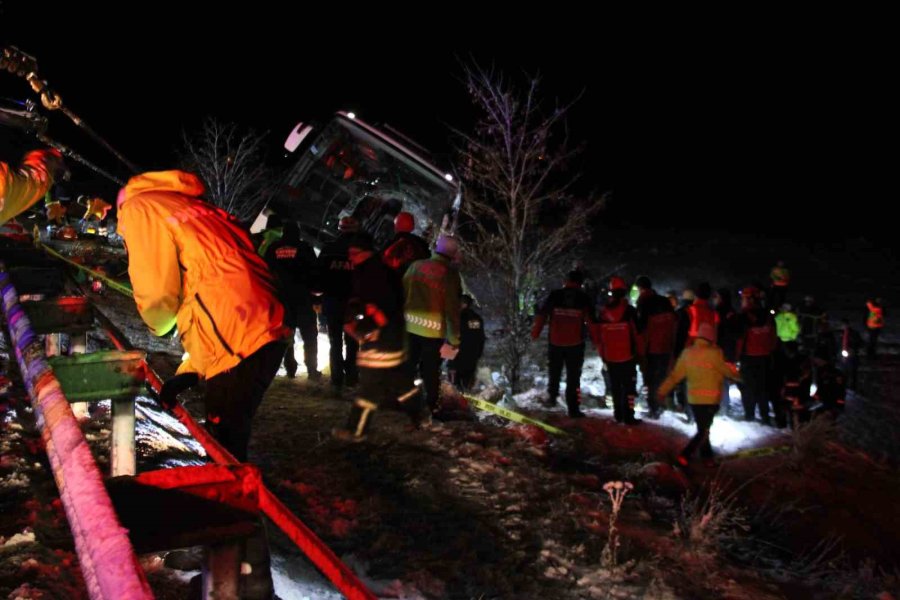 Kayseride Yolcu Otobüsü Şarampole Devrildi: 4 Ölü, 24 Yaralı