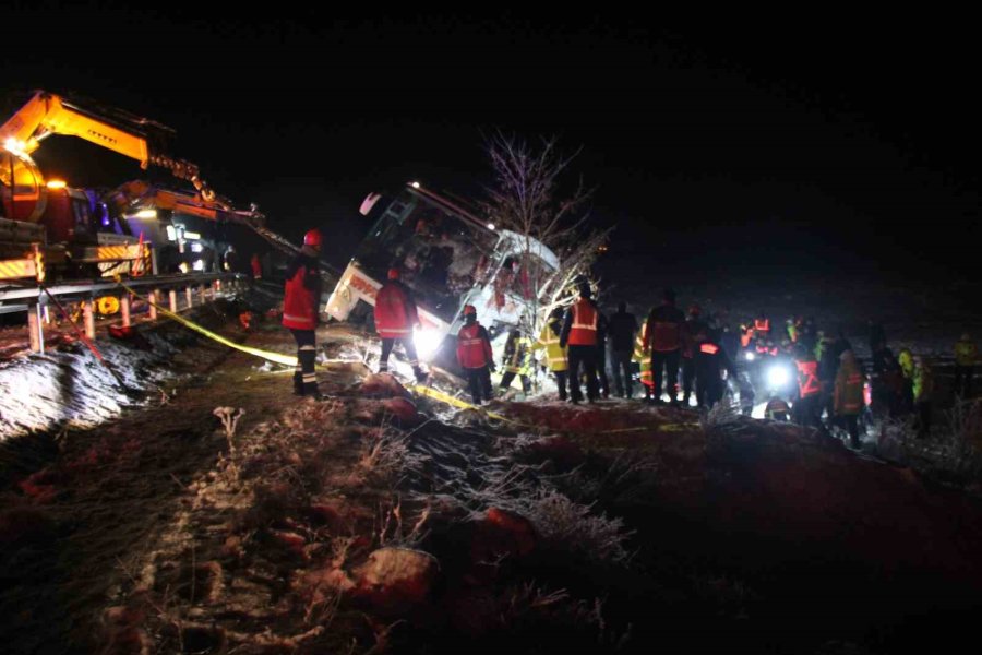 Kayseride Yolcu Otobüsü Şarampole Devrildi: 4 Ölü, 24 Yaralı