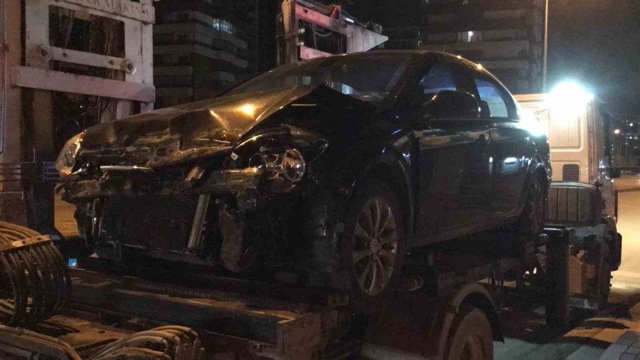 Ambulans İle Otomobil Çarpıştı: 3’ü Sağlık Görevlisi 4 Yaralı