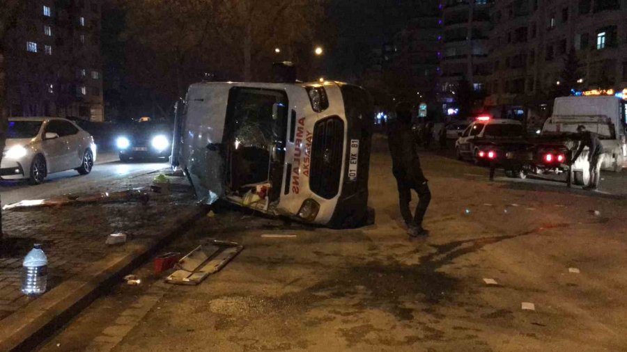 Ambulans İle Otomobil Çarpıştı: 3’ü Sağlık Görevlisi 4 Yaralı