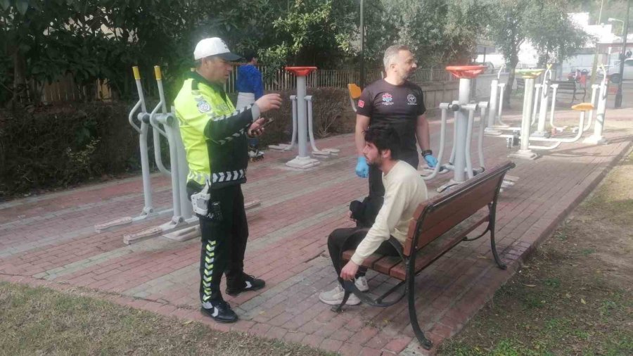 Arka Arkaya Yaşanan Kazalarda Motokuryeler Kask Sayesinde Ölümden Döndü