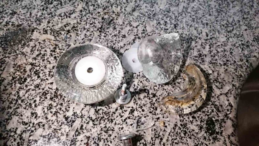 İşyerlerinin Kapı Tokmaklarını Kırdı, Baharat Tezgahını Dağıttı