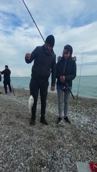 Antalya’da Fırtına Balık Üretim Çiftliğini Vurdu, Oltasını Alan Sahile Koştu