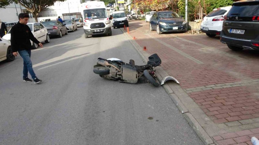 Arka Arkaya Yaşanan Kazalarda Motokuryeler Kask Sayesinde Ölümden Döndü