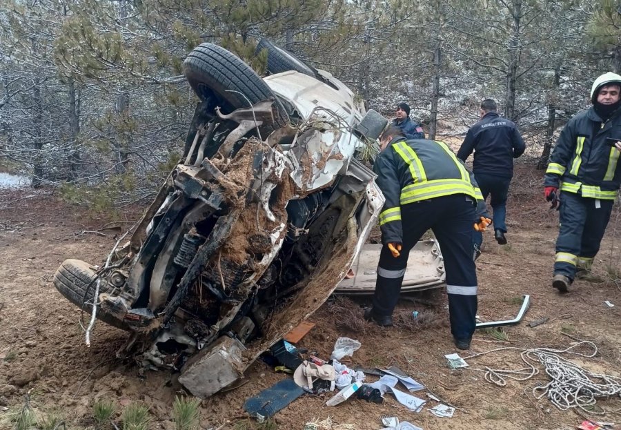 Kaza Sonrası Kamyonette Sıkışan Sürücüyü İtfaiye Kurtardı